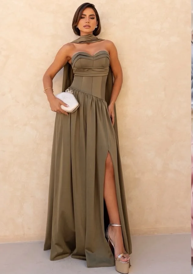 Vestido de festa em tom rosé com brilho