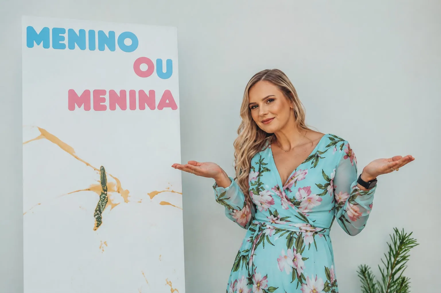 Vestido azul turquesa estampado no painel Menino ou Menina